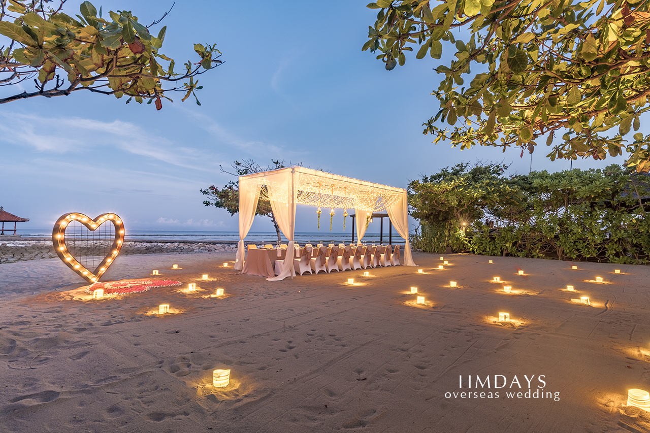 巴厘島肉桂沙灘宴會標準布置（桃色）|海外婚禮定制中高端布置案例|巴厘島婚禮布置定制案例